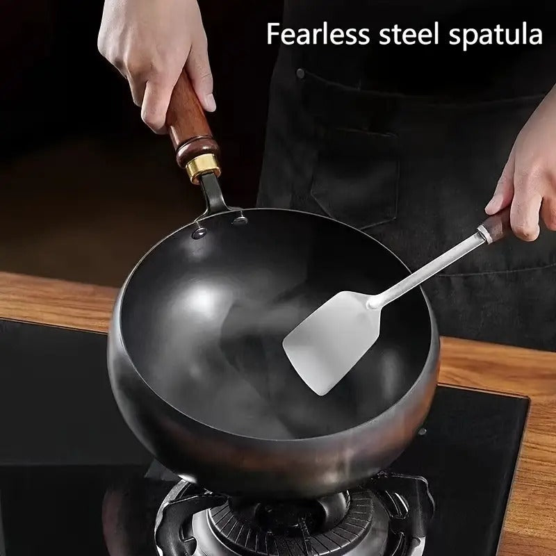 Handcrafted Traditional Cast Iron Skillet with Mirror Non-Stick Coating - Splash-Free Design, Rust Resistant, Durable Structure for Even Heat Distribution - Essential for Healthy Cooking in the Kitchen