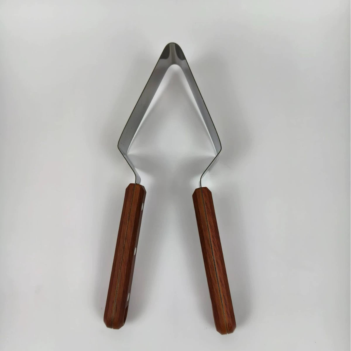 1 Stainless Steel Cake Cutter - Triangle Cake Transfer Tool, Durable Baking Tool, Suitable for Home Use, Perfect for Valentine's Day, Weddings, Birthday Parties, and Cake Cutting